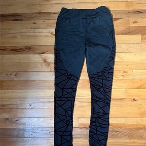 Women Black Geometric Pattern Leggings small